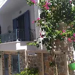 Nyaraló Island House