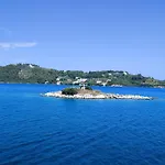 Island House Nyaraló *